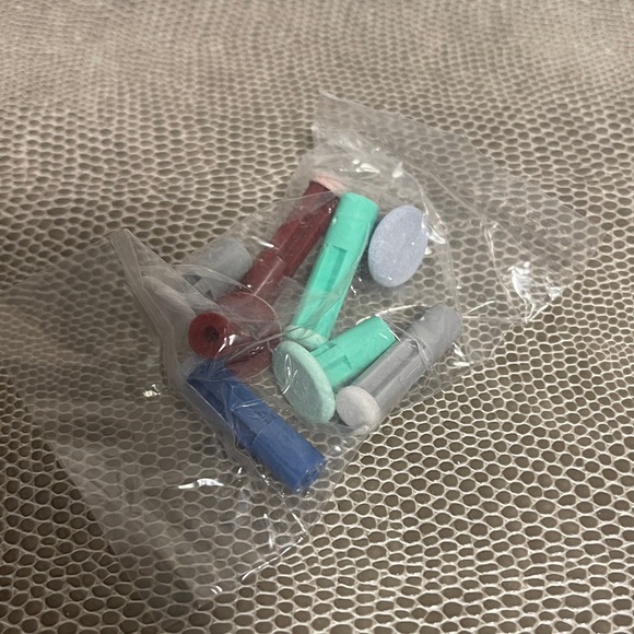 Personal Microderm Pro Clinical-Grade Exfoliation
At-Home Microdermabrasion - Picture 4 of 11